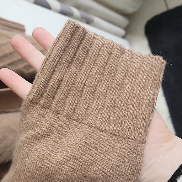 Isaac Mizrahi Live! 100% Thick Cashmere Tan Cable Knit Chevron Cardigan - Picture 5 of 9